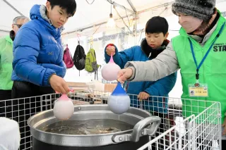 ワックスボウル製作体験が人気　小樽雪あかりの路