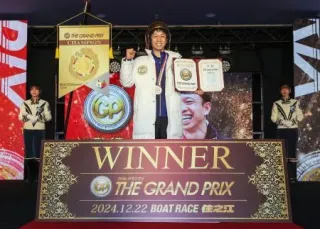 値下げしました！ボートレースグランプリ　ジャンパー　毒島選手上下　　早い物勝ち！ サイン入！】毒島誠 GPジャンパー - メルカリ