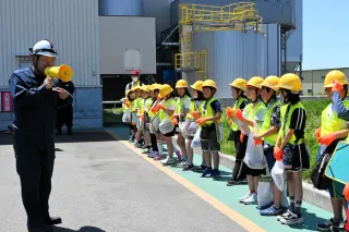 火力発電の仕組み　間近で　釧路の児童ら施設見学