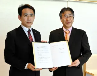 函館・印刷のあゆみ　 平成15年7月31日 北海道印刷工業組合函館支部発行 北海道印刷工業組合公式ホームページ