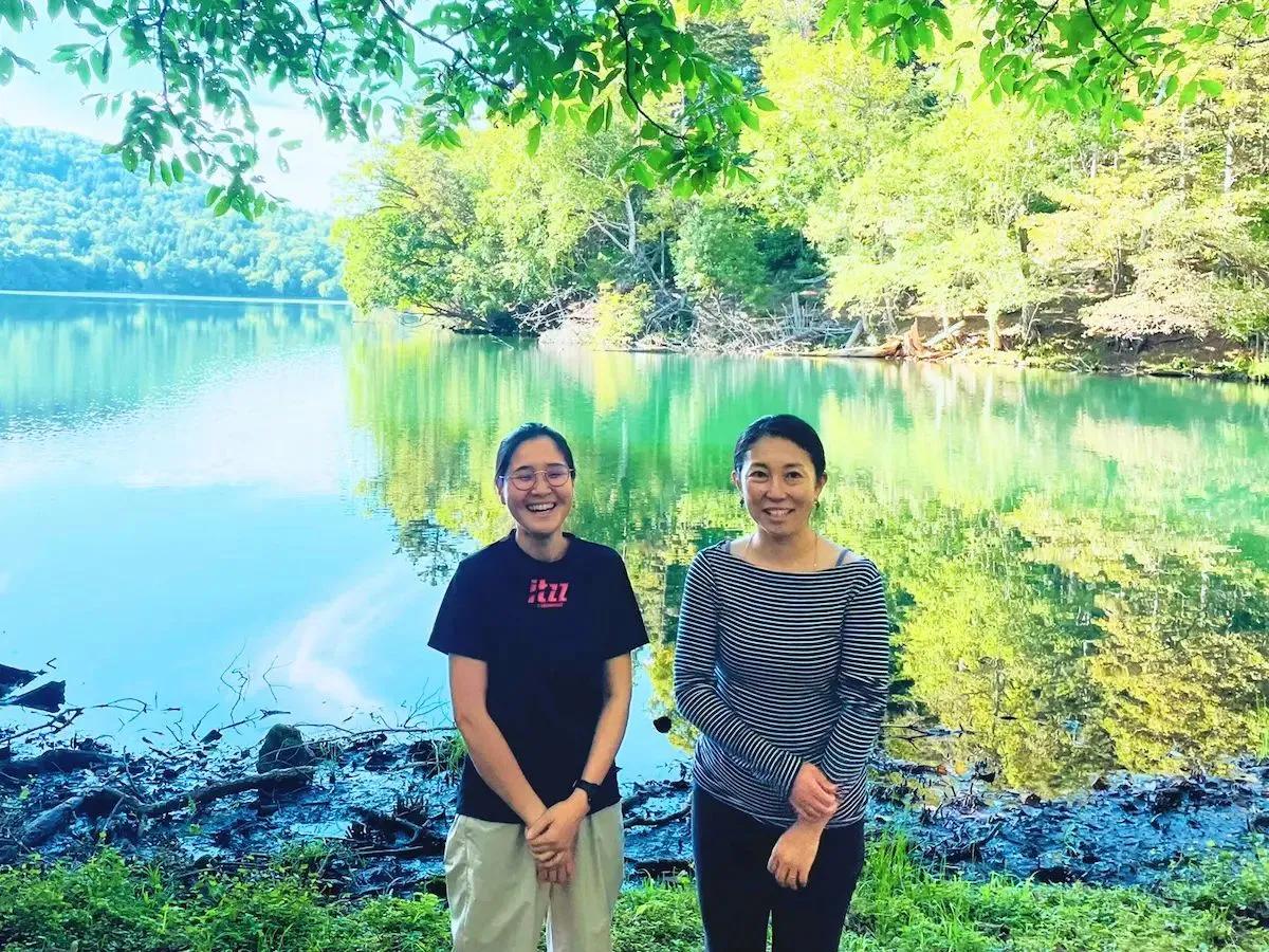 神秘の湖の「ほとり」で　オンネトー野営場が心地よい理由　3人の感性が育む“味わい深い”湖畔時間