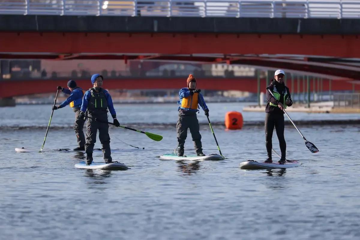 真冬の釧路川へ漕ぎ出す― 釧路の街中で楽しむ冬限定「マジックSUP」を体験してみた＜PR＞