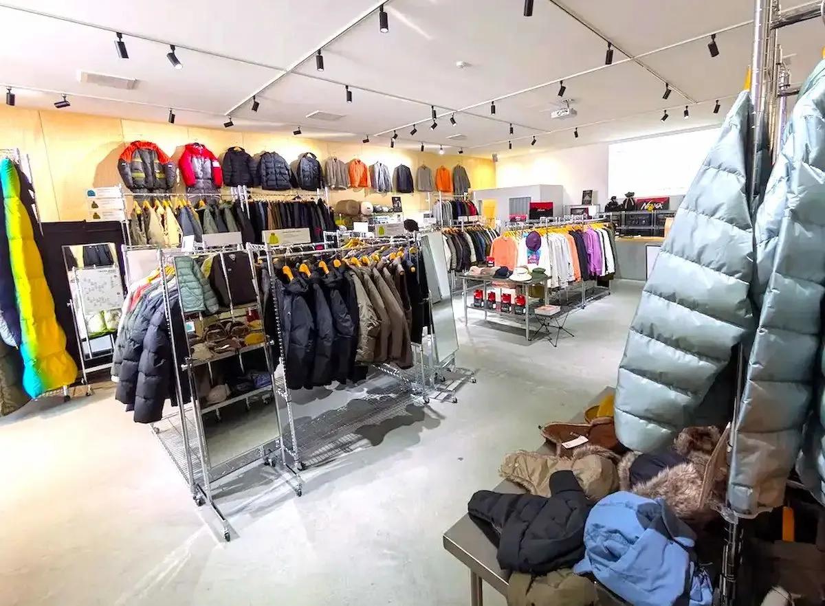 札幌近郊でナンガ買うなら？「NANGA SHOP 北広島」を徹底取材｜北海道随一の品揃え　スタッフおすすめを紹介